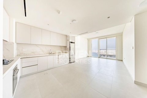 Apartment in EMAAR Beachfront, Dubai Harbour, Dubai 1 bedroom, 73.02 sq.m. № 129707