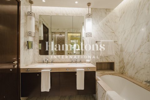 Apartment in Downtown Dubai (Downtown Burj Dubai), Dubai 3 bedrooms, 184.41245500 sq.m. № 89868 - photo 2