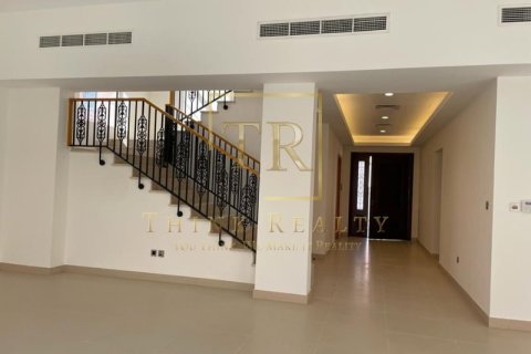 Villa in Nadd Al Sheba, Dubai 4 bedrooms, 468 sq.m. № 4113 - photo 1