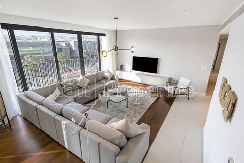 Apartment in Al Wasl, Dubai 3 bedrooms, 215.8 sq.m. № 69732 - photo 1