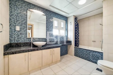 Снять в аренду квартиру в Пальме Джумейре, Дубай: 3 спальни, 206м², № 57541 - фото 2
