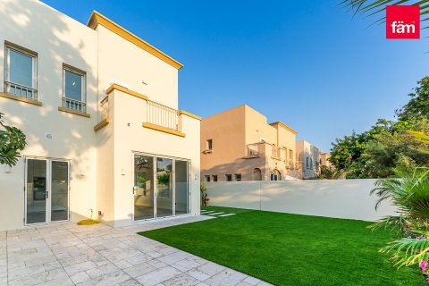 Вилла в Дубае, 2 спальни, 250м², № 85747