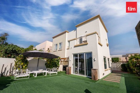 Вилла в Дубае, 2 спальни, 250м², № 85747