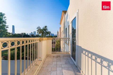 Купить виллу в Дубае: 2 спальни, 250м², № 85747 - фото 5