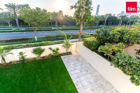 Купить виллу в Дубае: 2 спальни, 250м², № 85747 - фото 14