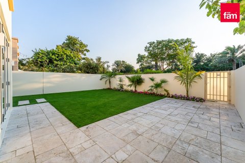 Купить виллу в Дубае: 2 спальни, 250м², № 85747 - фото 11