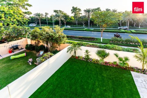 Купить виллу в Дубае: 2 спальни, 250м², № 85747 - фото 13