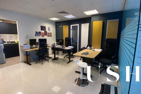 Office in Jumeirah Lake Towers, Dubai 102 sq.m. № 39057 - photo 4