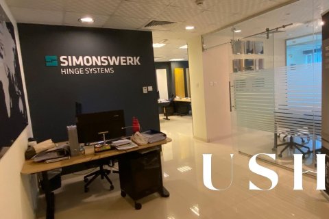 Office in Jumeirah Lake Towers, Dubai 102 sq.m. № 39057 - photo 2