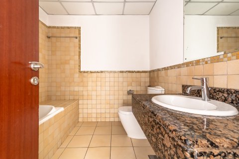 Apartment in Dubai Marina, Dubai 2 bedrooms, 132 sq.m. № 100389 - photo 11