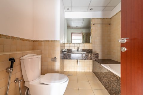 Apartment in Dubai Marina, Dubai 2 bedrooms, 132 sq.m. № 100389 - photo 10