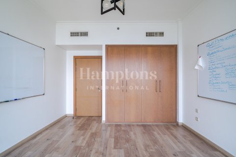 Apartment in Downtown Dubai (Downtown Burj Dubai), Dubai 3 bedrooms, 191.28727700 sq.m. № 63784 - photo 15