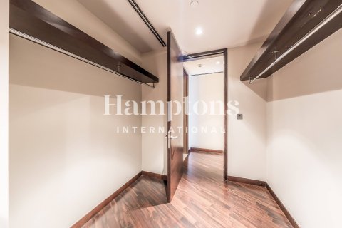 Apartment in Burj Khalifa, Dubai 2 bedrooms, 189.15050800 sq.m. № 63796 - photo 9