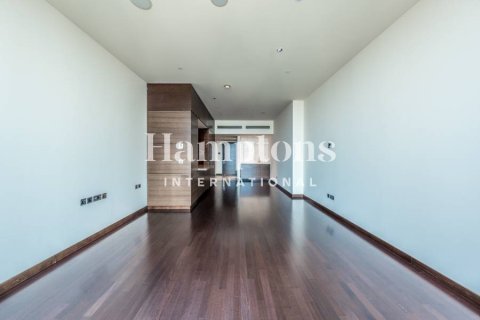 Apartment in Burj Khalifa, Dubai 2 bedrooms, 189.15050800 sq.m. № 63796 - photo 3