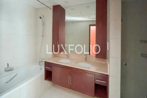 Apartment in The Residences, Downtown Dubai (Downtown Burj Dubai), Dubai 3 bedrooms, 221 sq.m. № 46297 - photo 28