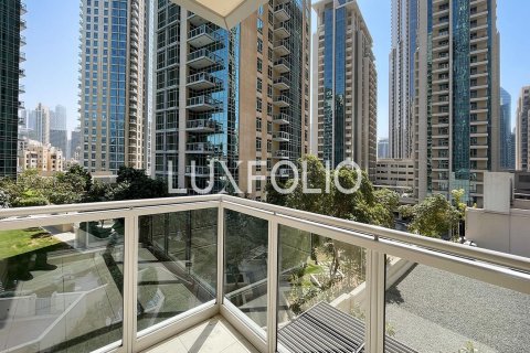 Apartment in The Residences, Downtown Dubai (Downtown Burj Dubai), Dubai 3 bedrooms, 221 sq.m. № 46297 - photo 14