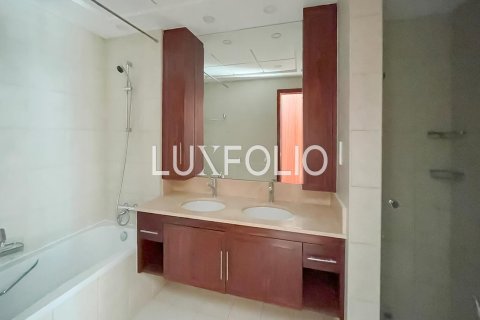 Apartment in The Residences, Downtown Dubai (Downtown Burj Dubai), Dubai 3 bedrooms, 221 sq.m. № 46297 - photo 17