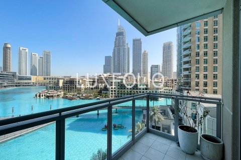 Apartment in The Residences, Downtown Dubai (Downtown Burj Dubai), Dubai 3 bedrooms, 221 sq.m. № 46297 - photo 2