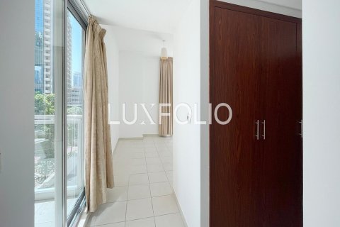 Apartment in The Residences, Downtown Dubai (Downtown Burj Dubai), Dubai 3 bedrooms, 221 sq.m. № 46297 - photo 12