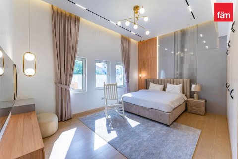 Villa en Dubai, 6 dormitorios, 1331.9 m², № 22692 - foto 12