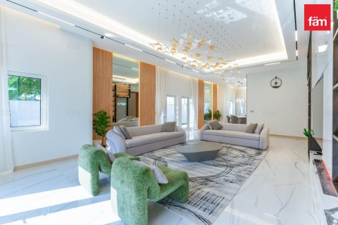 Villa en Dubai, 6 dormitorios, 1331.9 m², № 22692 - foto 2