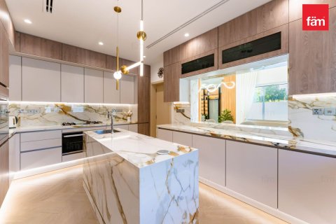 Villa en Dubai, 6 dormitorios, 1331.9 m², № 22692 - foto 16