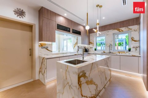 Villa en Dubai, 6 dormitorios, 1331.9 m², № 22692 - foto 15