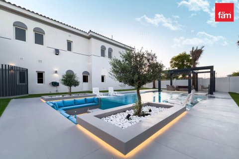 Villa en Dubai, 6 dormitorios, 1331.9 m², № 22692 - foto 28