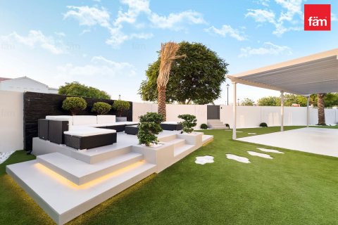 Villa en Dubai, 6 dormitorios, 1331.9 m², № 22692 - foto 24
