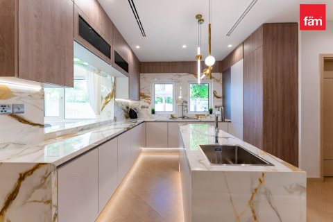 Villa en Dubai, 6 dormitorios, 1331.9 m², № 22692 - foto 6