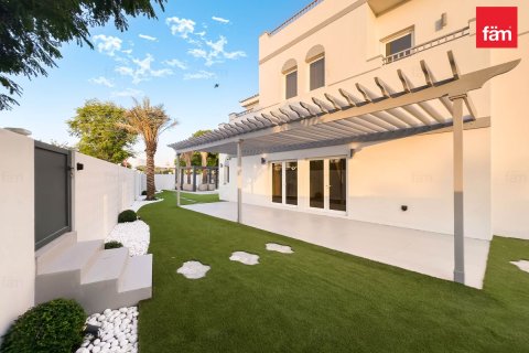 Villa en Dubai, 6 dormitorios, 1331.9 m², № 22692 - foto 25