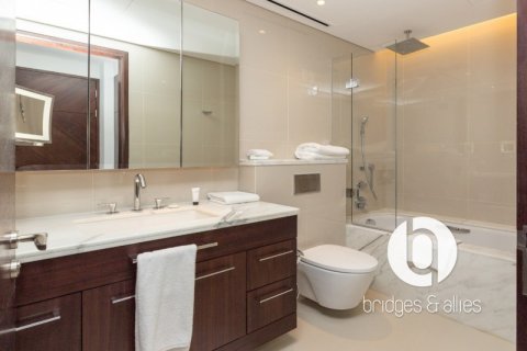 Apartment in Downtown Dubai (Downtown Burj Dubai), Dubai 2 bedrooms, 141 sq.m. № 98046 - photo 6