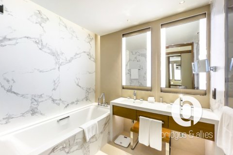 Apartment in Downtown Dubai (Downtown Burj Dubai), Dubai 3 bedrooms, 145 sq.m. № 98043 - photo 13