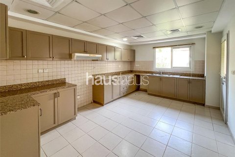Villa in Meadows, Dubai 3 bedrooms, 515 sq.m. № 44683 - photo 4