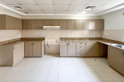 Villa in Meadows, Dubai 3 bedrooms, 515 sq.m. № 44683 - photo 5