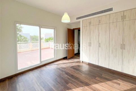 Villa in Meadows, Dubai 3 bedrooms, 515 sq.m. № 44683 - photo 11