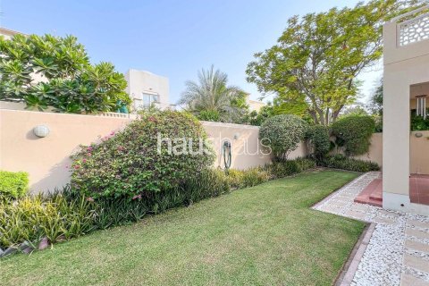 Villa in Meadows, Dubai 3 bedrooms, 515 sq.m. № 44683 - photo 15