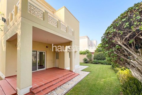 Villa in Meadows, Dubai 3 bedrooms, 515 sq.m. № 44683 - photo 1