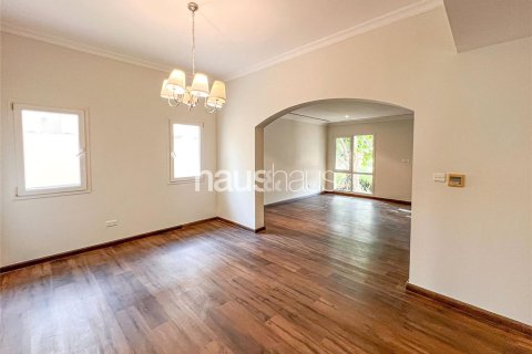 Villa in Meadows, Dubai 3 bedrooms, 515 sq.m. № 44683 - photo 3
