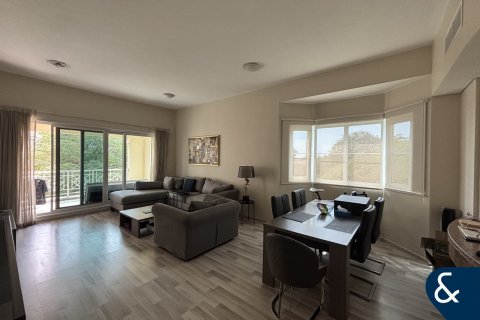 Снять в аренду квартиру в Дубай Инвестмент Парке, Дубай: 2 спальни, 144м², № 91149 - фото 2