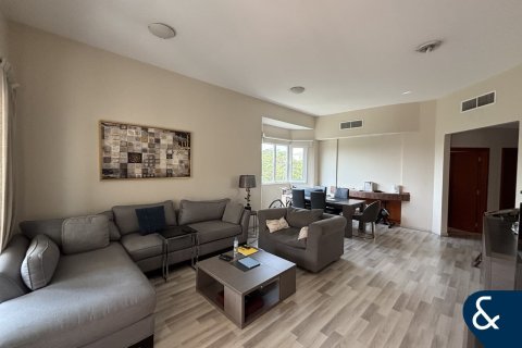 Снять в аренду квартиру в Дубай Инвестмент Парке, Дубай: 2 спальни, 144м², № 91149 - фото 11