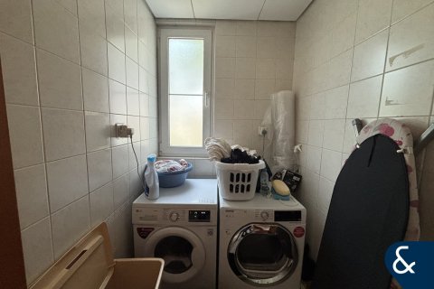 Снять в аренду квартиру в Дубай Инвестмент Парке, Дубай: 2 спальни, 144м², № 91149 - фото 4