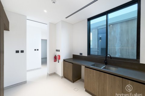 Villa en Dubai, 5 dormitorios, 536.3 m², № 77312 - foto 5