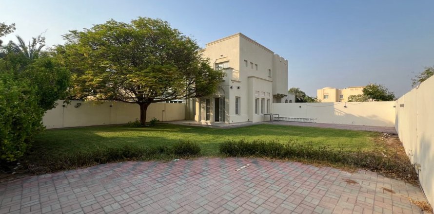 Villa à Dubai, 3 chambres, 488.2 m², № 53280