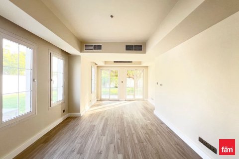 Villa à Dubai, 3 chambres, 488.2 m², № 53280 - photo 2