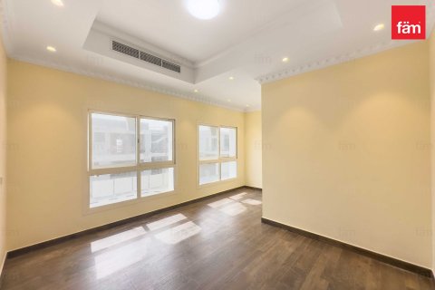Villa in Al Furjan, Dubai 5 bedrooms, 604.3 sq.m. № 49881 - photo 11