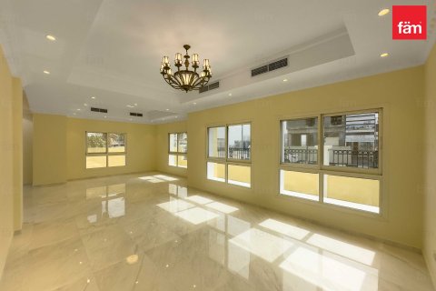 Villa in Al Furjan, Dubai 5 bedrooms, 604.3 sq.m. № 49881 - photo 19