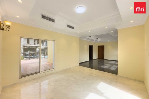Villa in Al Furjan, Dubai 5 bedrooms, 604.3 sq.m. № 49881 - photo 9