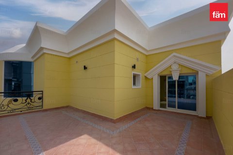 Villa in Al Furjan, Dubai 5 bedrooms, 604.3 sq.m. № 49881 - photo 18