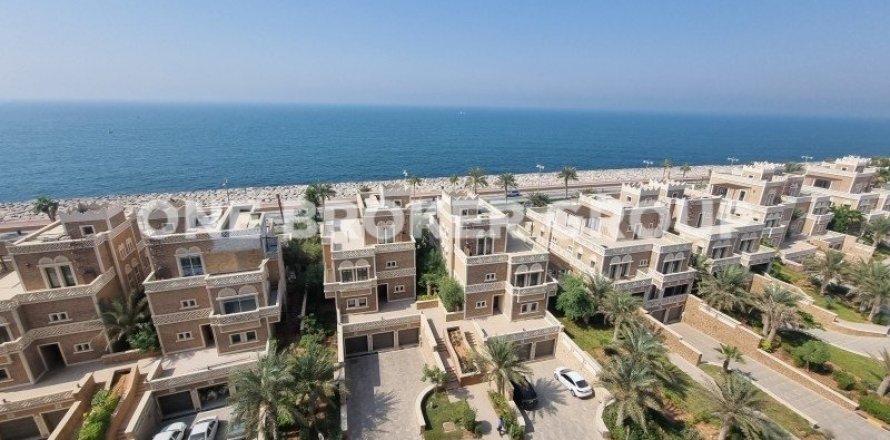 Квартира в Пальме Джумейре, Дубай, 3 спальни, 230.4м², № 30079